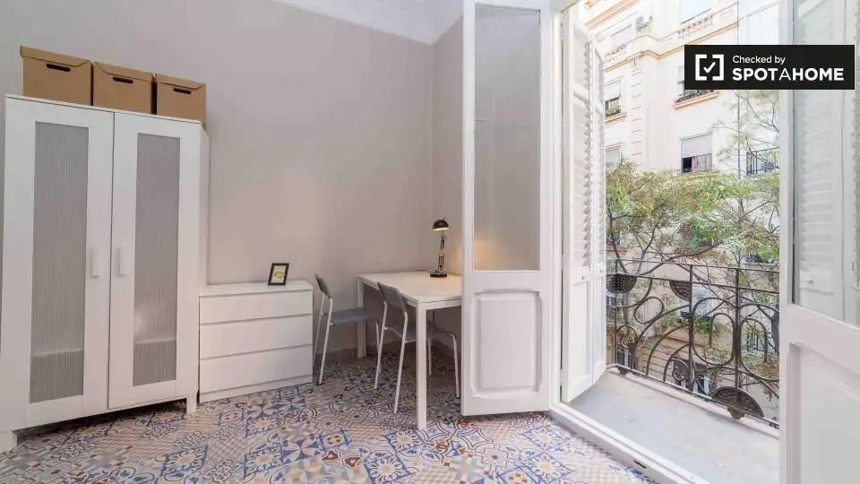 Schlafzimmer von Wohnung zur untervermieten in Valencia mit Klimaanlage, Heizung und Möbliert