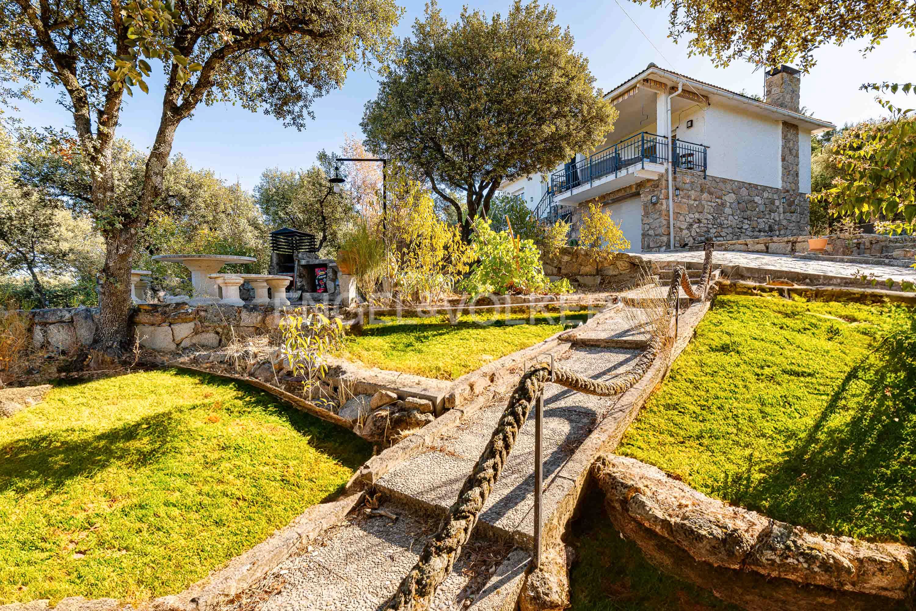 Jardí de Casa o xalet en venda en Valdemorillo amb Calefacció, Jardí privat i Terrassa