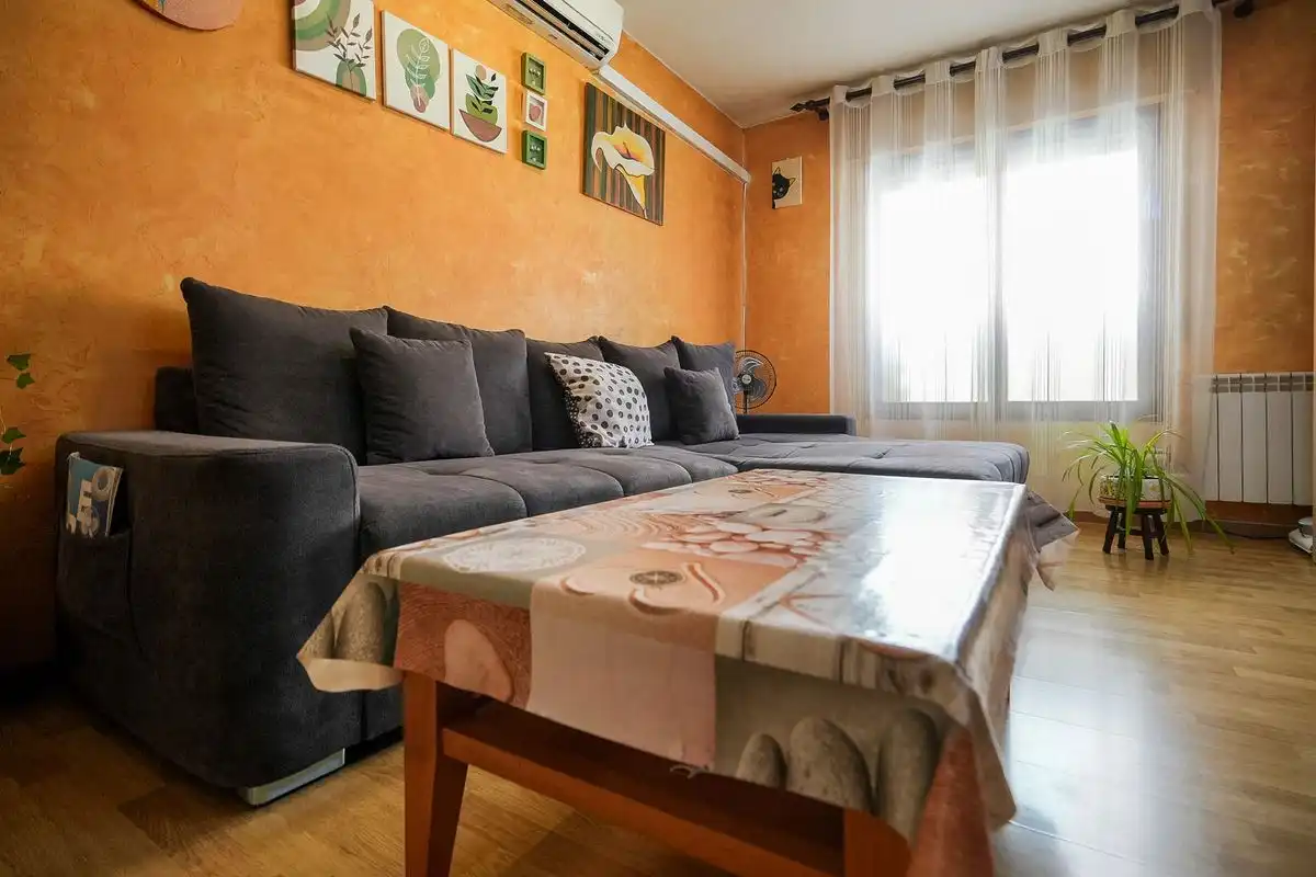 Sala d'estar de Pis en venda en Madrid amb Calefacció i Traster