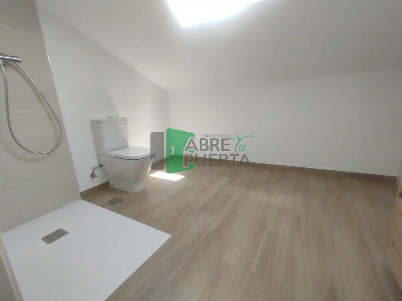 Maisonette zur Miete in Ourense Capital  mit Heizung, Abstellraum und Balkon