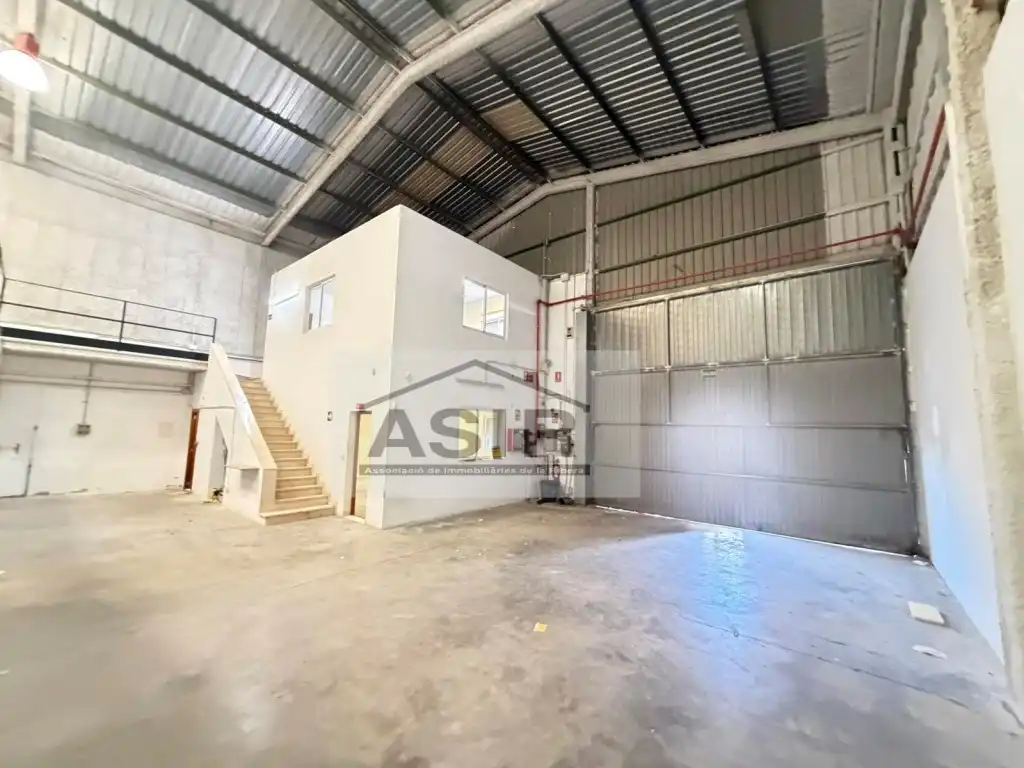 Nave industrial in vendita a Avenida Drets Humans, imagen 4