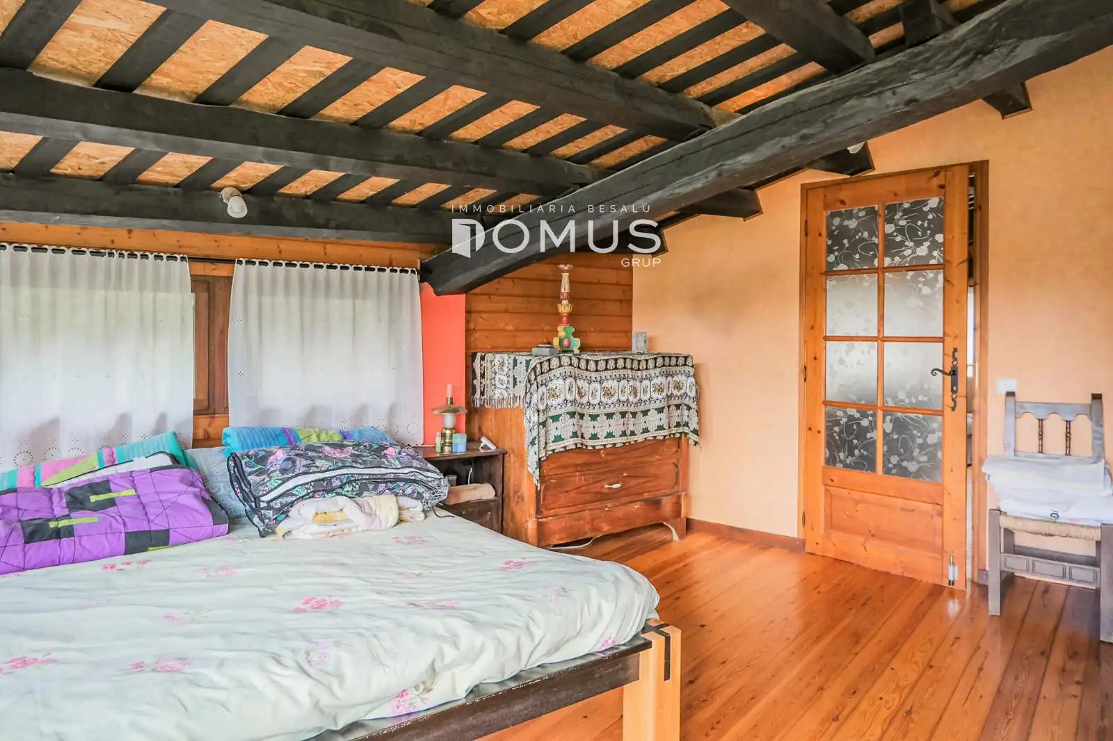 Habitación de Finca rústica en venta en Santa Pau con Calefacción, Parquet y Piscina