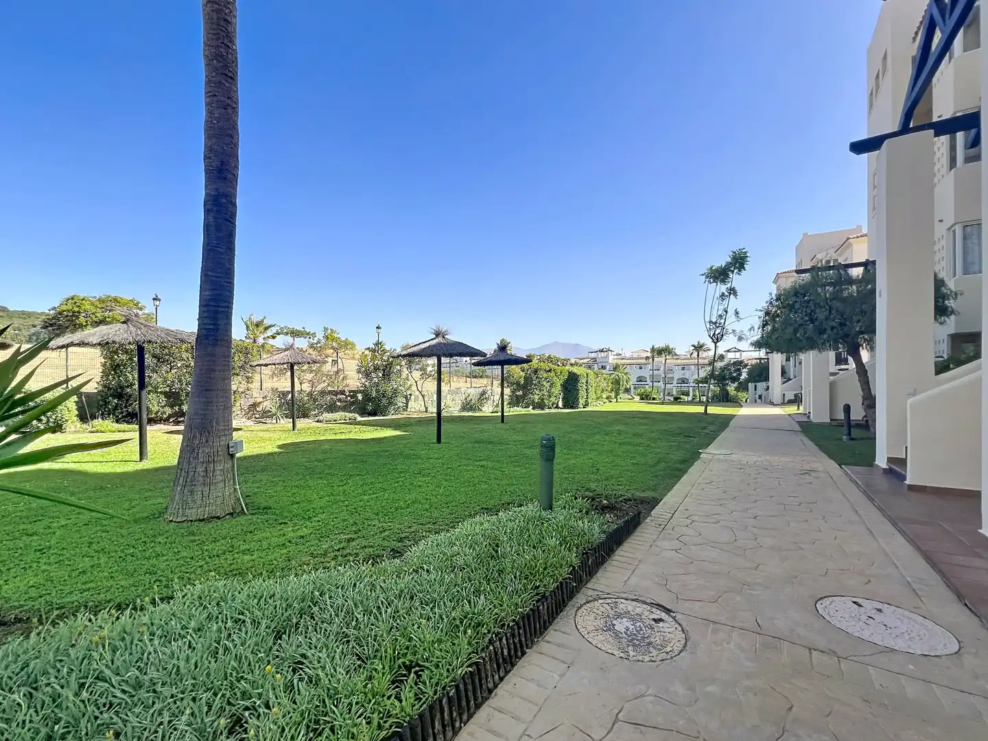 Vista exterior de Apartament en venda en Manilva amb Aire condicionat, Terrassa i Traster