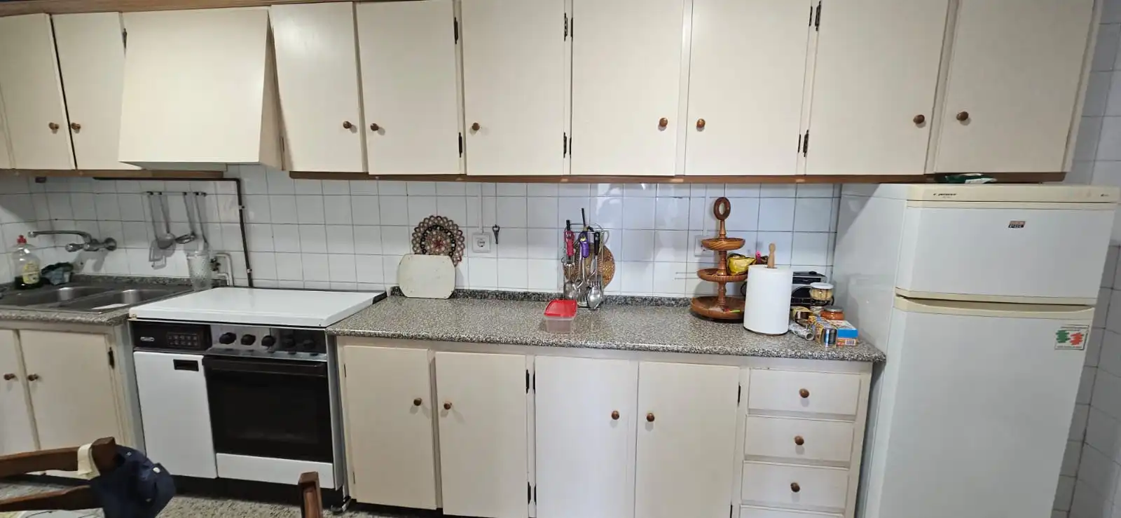 Cuina de Casa adosada en venda en Narón amb Moblat