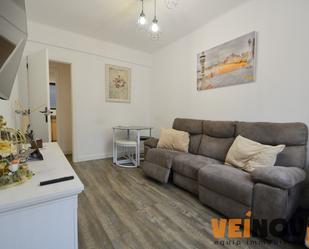 Living room of Flat for sale in Badalona  with Parquet flooring, Furnished and Oven