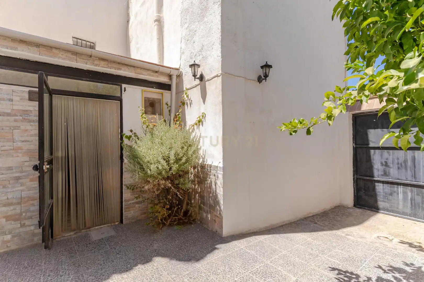 Vista exterior de Casa adosada en venta en La Zubia con Aire acondicionado