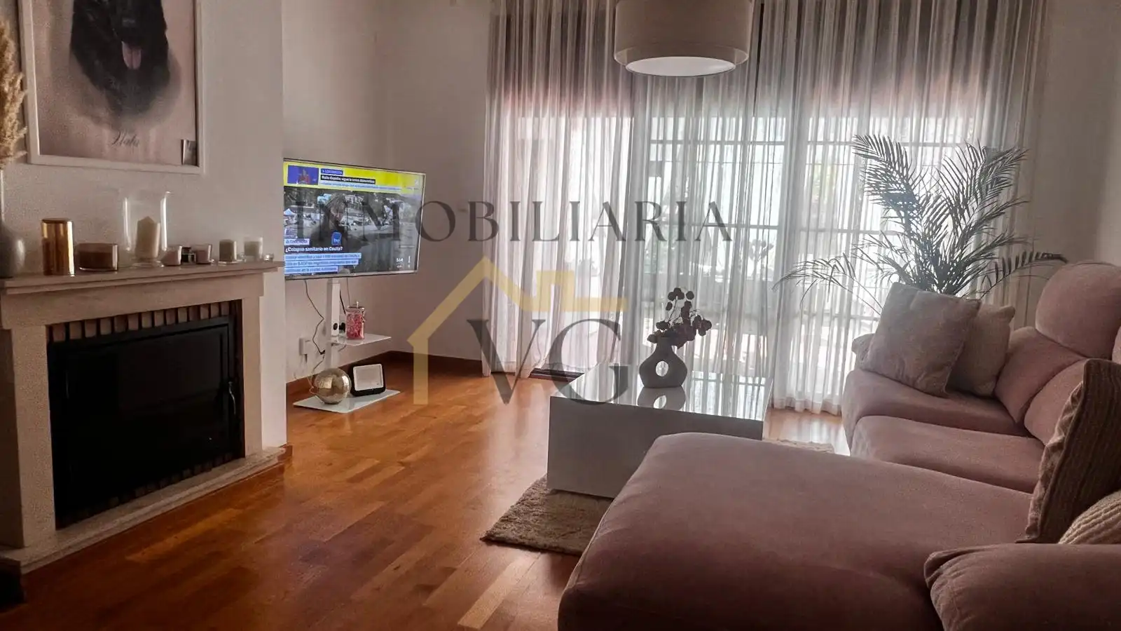 Living room of Flat for sale in Guillena  with Parquet flooring, Storage room and Swimming Pool