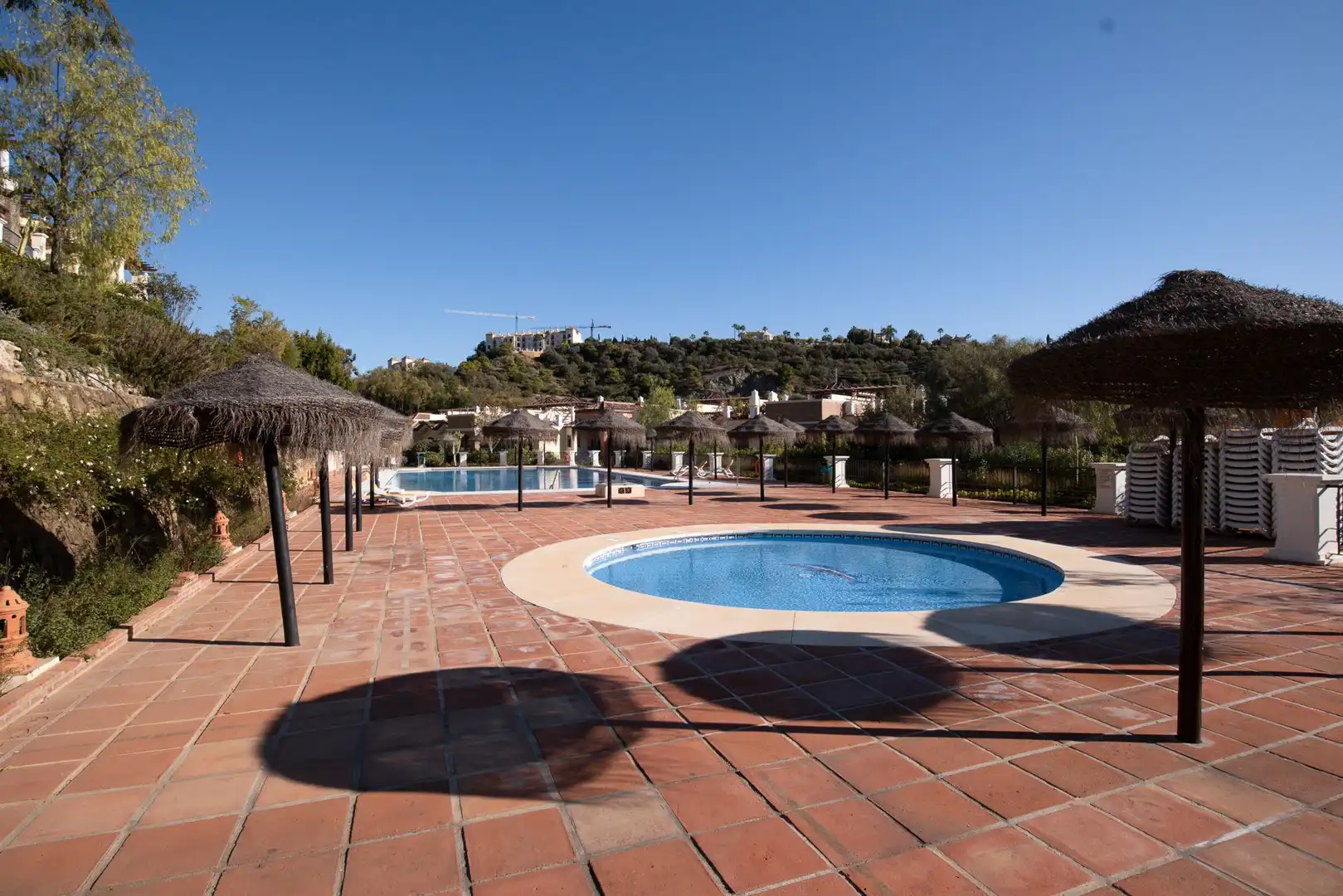 Schwimmbecken von Maisonette zur Miete in Benahavís mit Klimaanlage, Heizung und Privatgarten