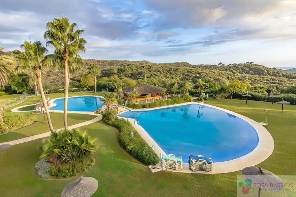 Piscina de Apartamento en venta en Benahavís con Aire acondicionado, Terraza y Amueblado