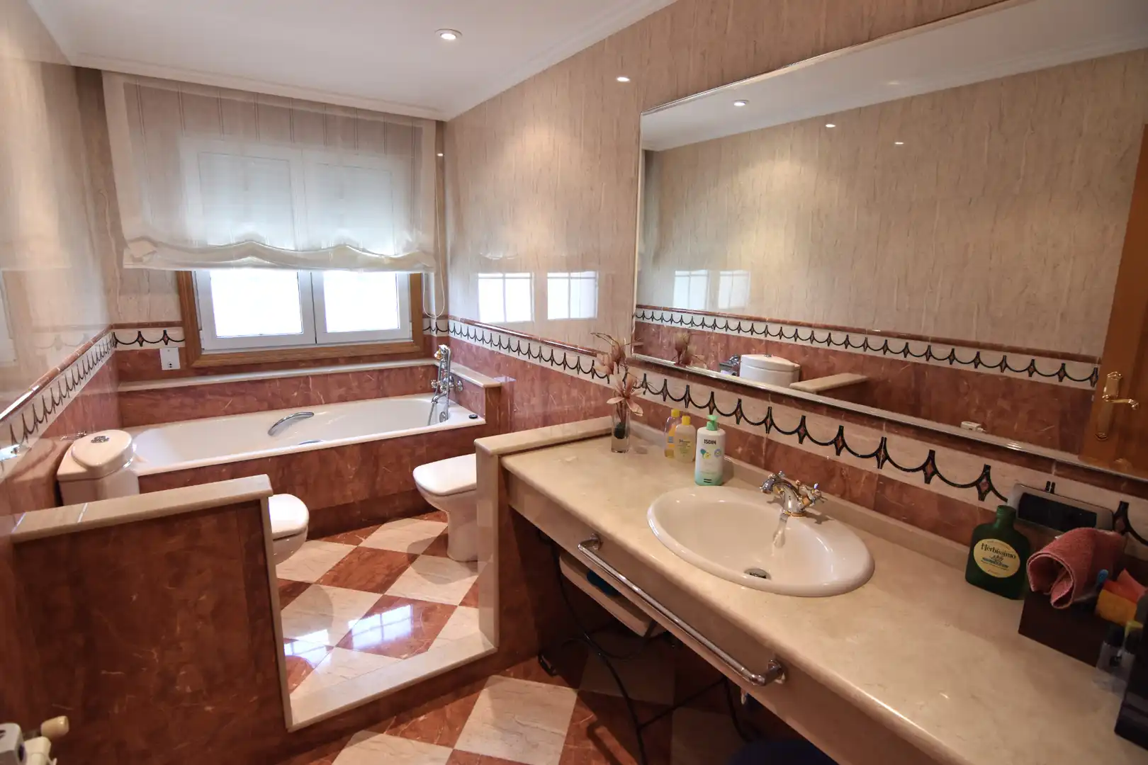 Baño de Casa o chalet en venta en Bergondo con Calefacción, Jardín privado y Parquet