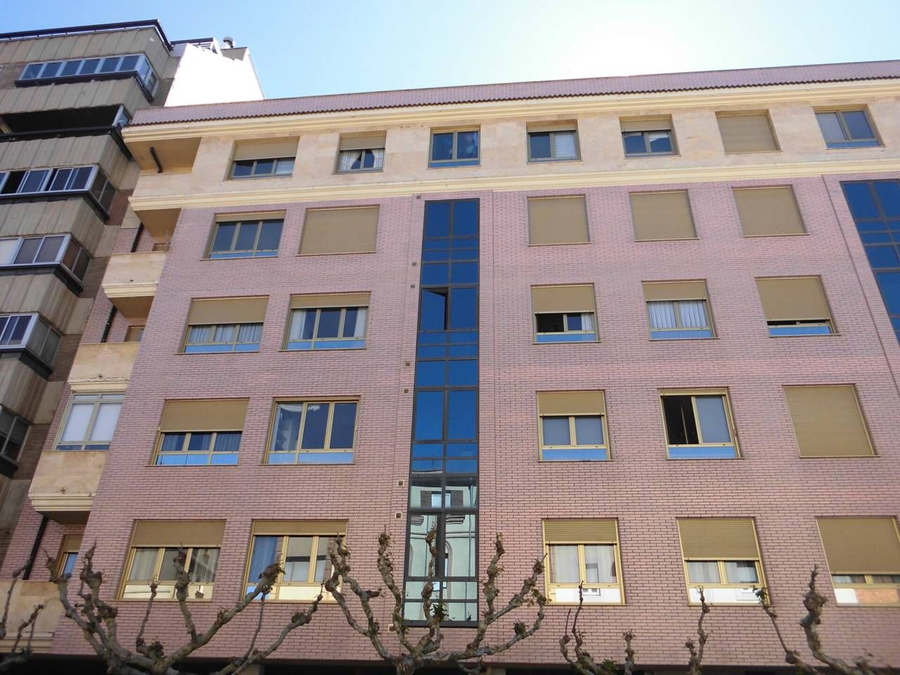 Exterior view of Flat for sale in León Capital   with Heating, Terrace and Storage room