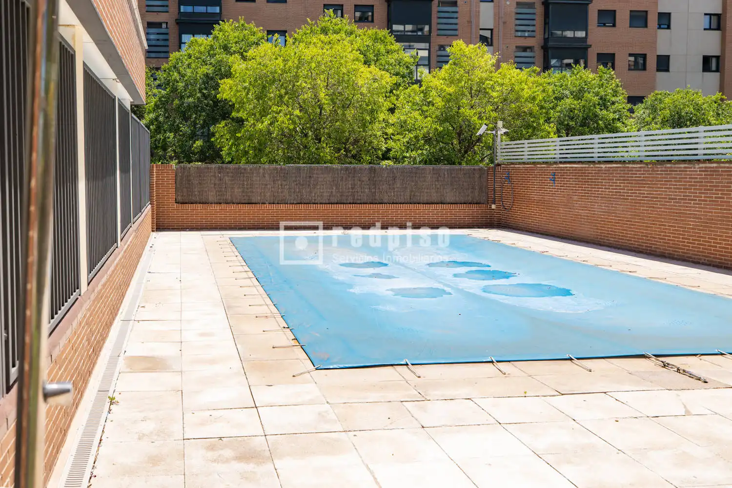 Swimming pool of Flat for sale in Madrid  with Air Conditioner, Heating and Private garden