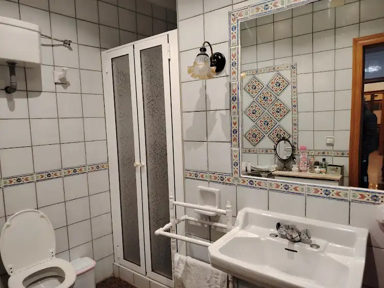 Bany de Casa o xalet en venda en Linares amb Aire condicionat, Calefacció i Terrassa