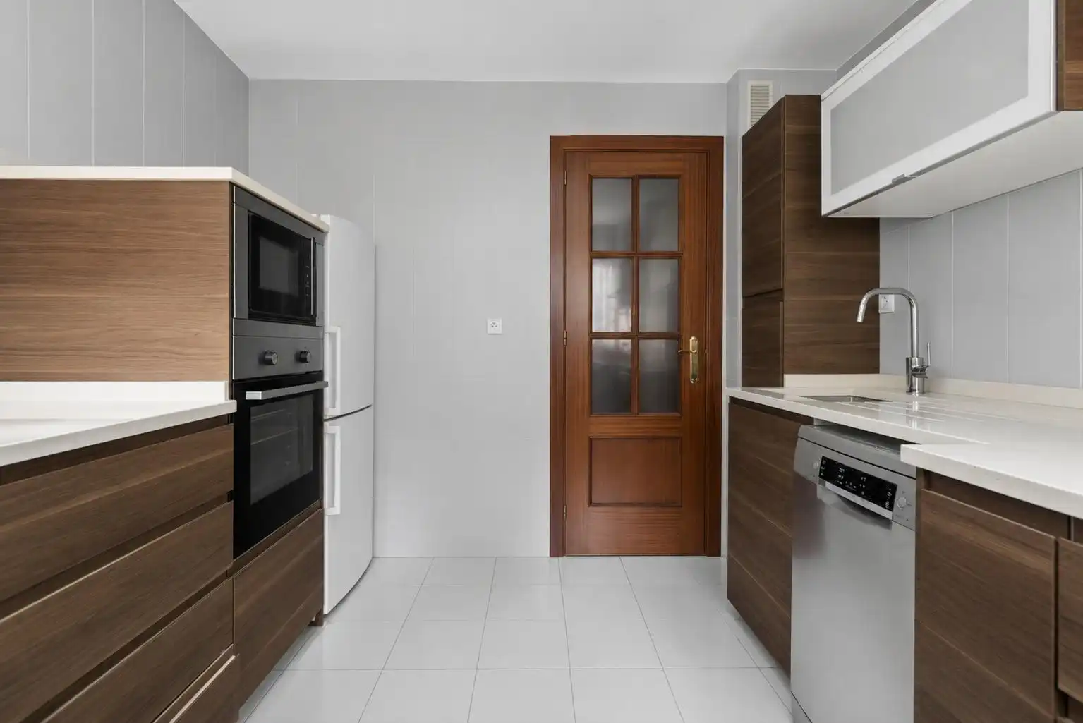 Cocina de Piso en venta en Sevilla con Aire acondicionado, Terraza y Piscina comunitaria
