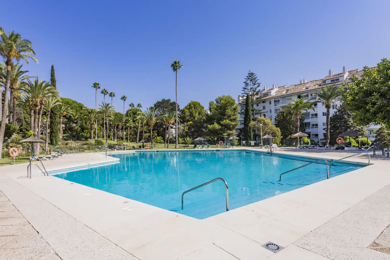 Piscina de Apartament en venda en Marbella amb Terrassa, Piscina i Internet