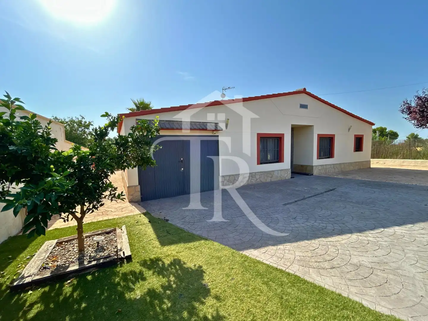 Vista exterior de Casa o xalet en venda en Cabra del Camp amb Aire condicionat, Parquet i Piscina