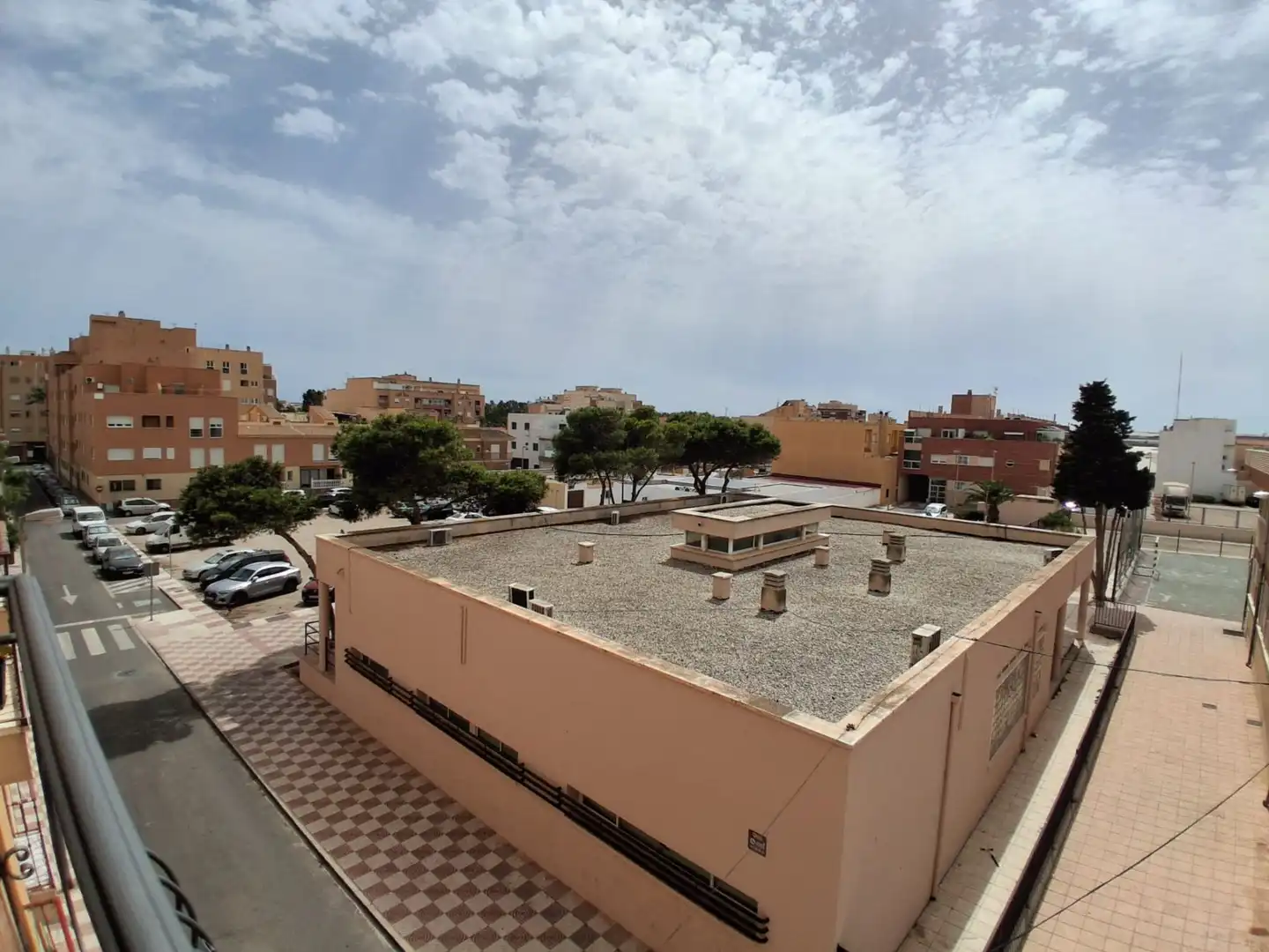 Vista exterior de Pis en venda en Roquetas de Mar amb Calefacció, Terrassa i Traster