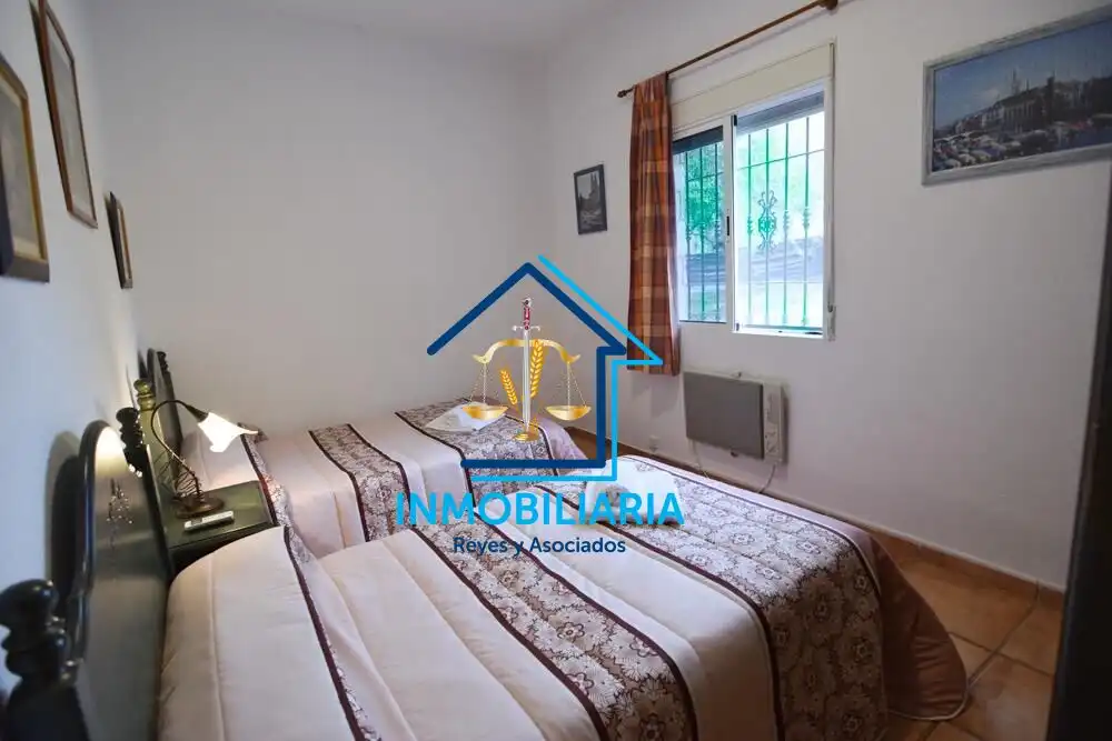 Dormitori de Casa o xalet en venda en Córdoba amb Aire condicionat, Terrassa i Piscina