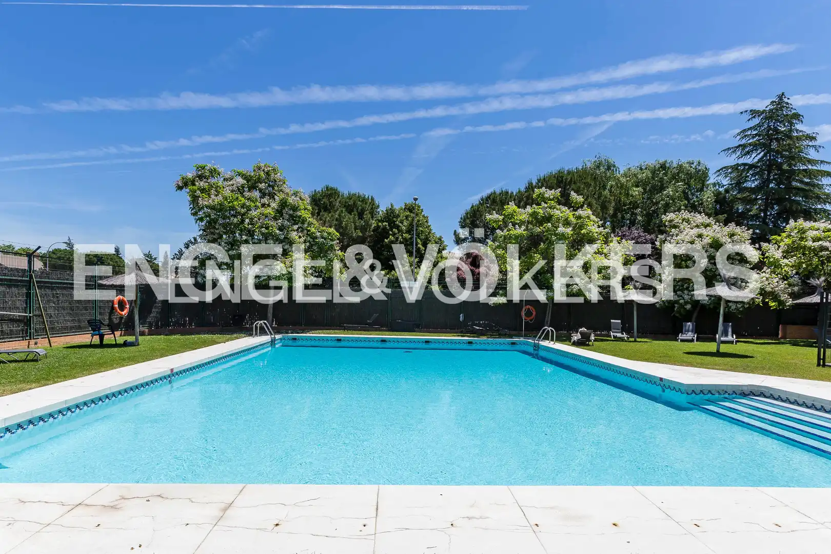 Piscina de Pis de lloguer en Madrid amb Aire condicionat, Calefacció i Parquet