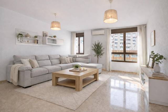 Piso en Venta en Avenida Carretera de Ronda , 1 en Oliveros - Altamira