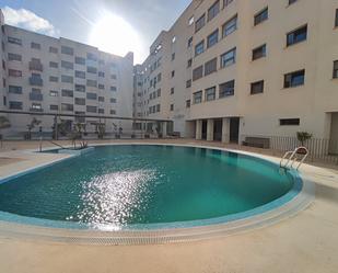 Piscina de Apartament de lloguer en El Puerto de Santa María amb Aire condicionat, Calefacció i Parquet