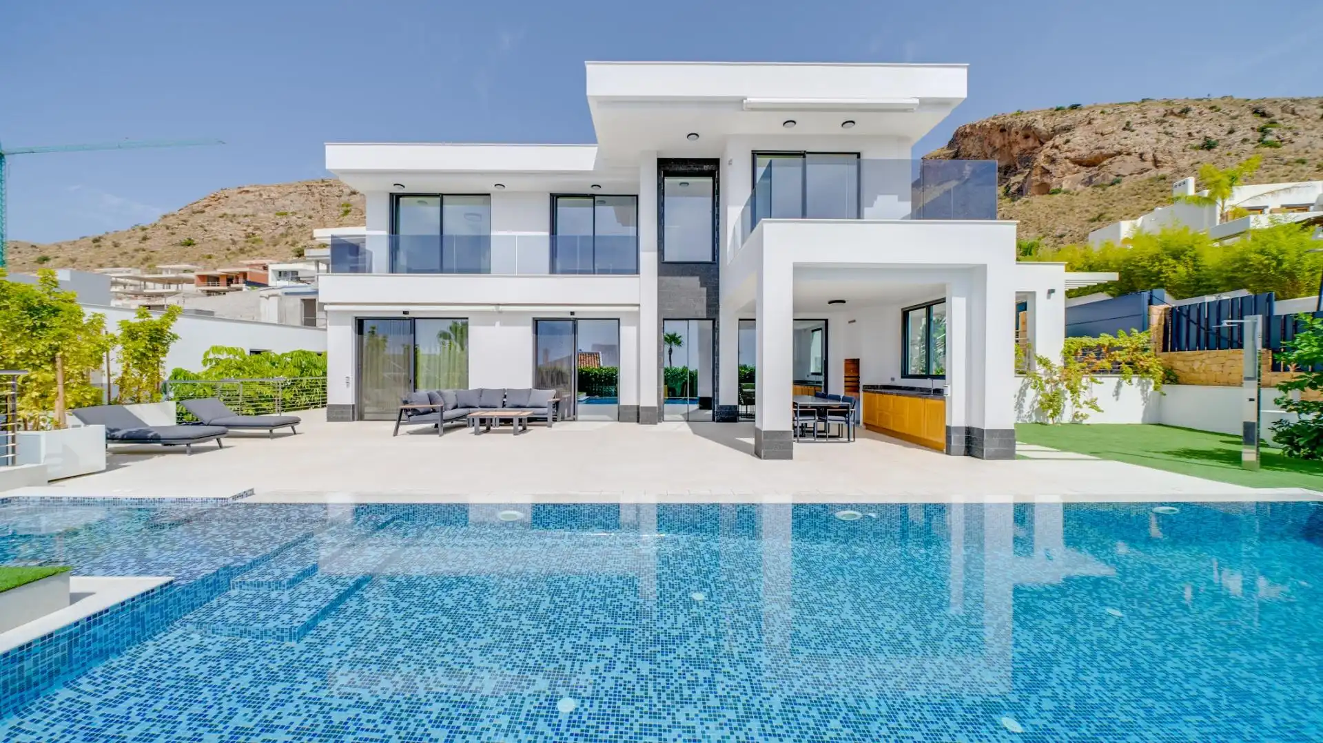 Villa mit Terrasse zum Verkauf in Golf Bahía, imagen 2
