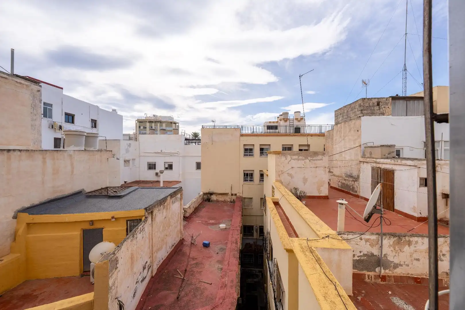 Vista exterior de Piso en venta en Almería con Terraza