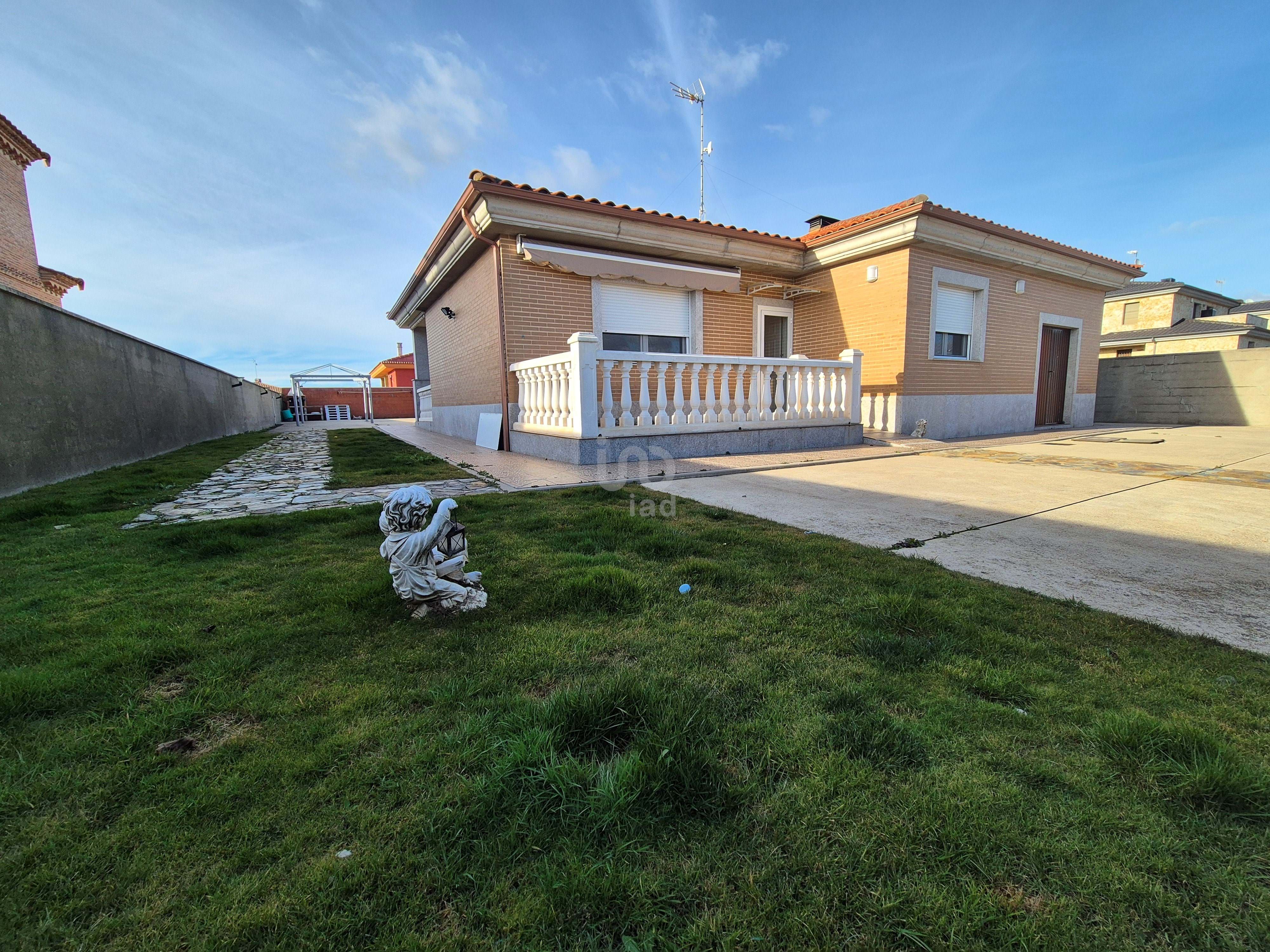 Exterior view of House or chalet for sale in San Cristóbal de la Cuesta  with Heating, Terrace and Swimming Pool