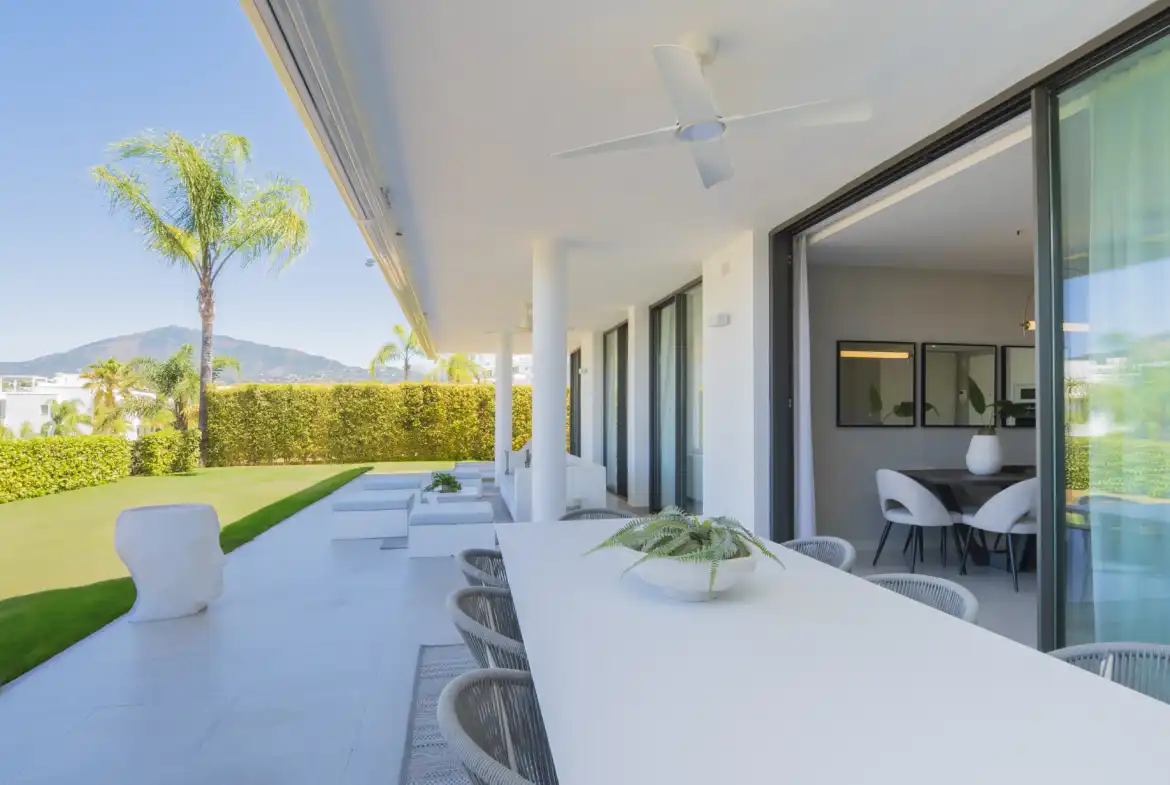 Terrassa de Apartament en venda en Estepona amb Aire condicionat, Jardí privat i Traster
