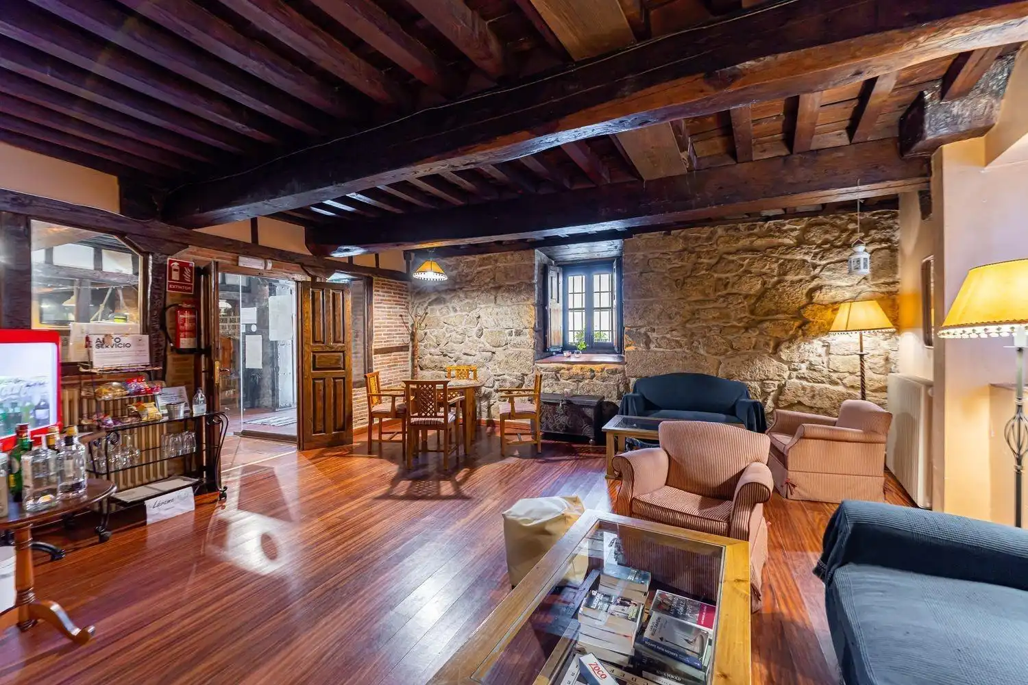 Sala d'estar de Finca rústica en venda en Candelario amb Calefacció, Jardí privat i Terrassa