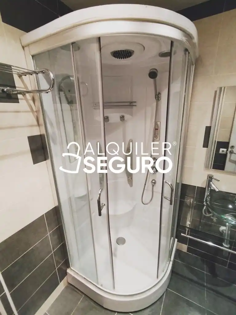 Bany de Pis de lloguer en Alcobendas amb Aire condicionat, Calefacció i Piscina