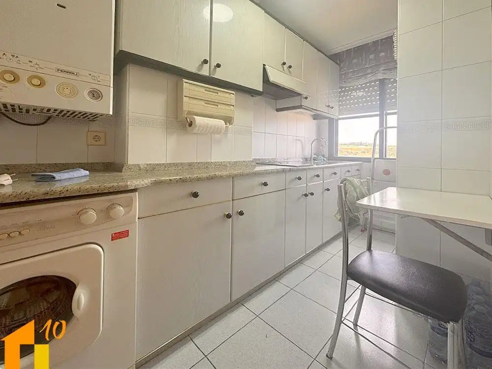 Cocina de Apartamento en venta en Burgos con Calefacción y Trastero