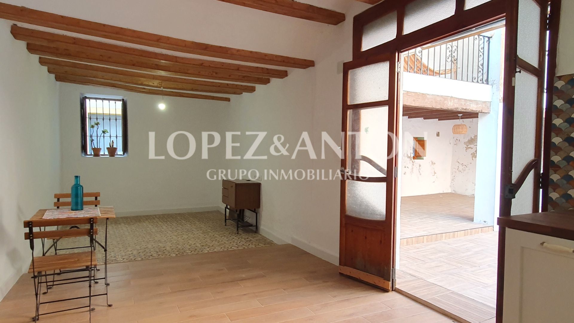 Single-family semi-detached for sale in La Pobla de Vallbona  with Furnished, Oven and Microwave
