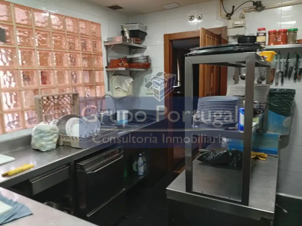 Cuina de Local de lloguer en Madrid amb Aire condicionat