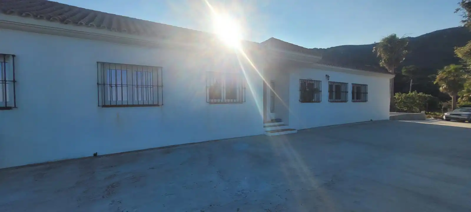 Vista exterior de Casa o xalet en venda en Tarifa amb Jardí privat, Moblat i Forn