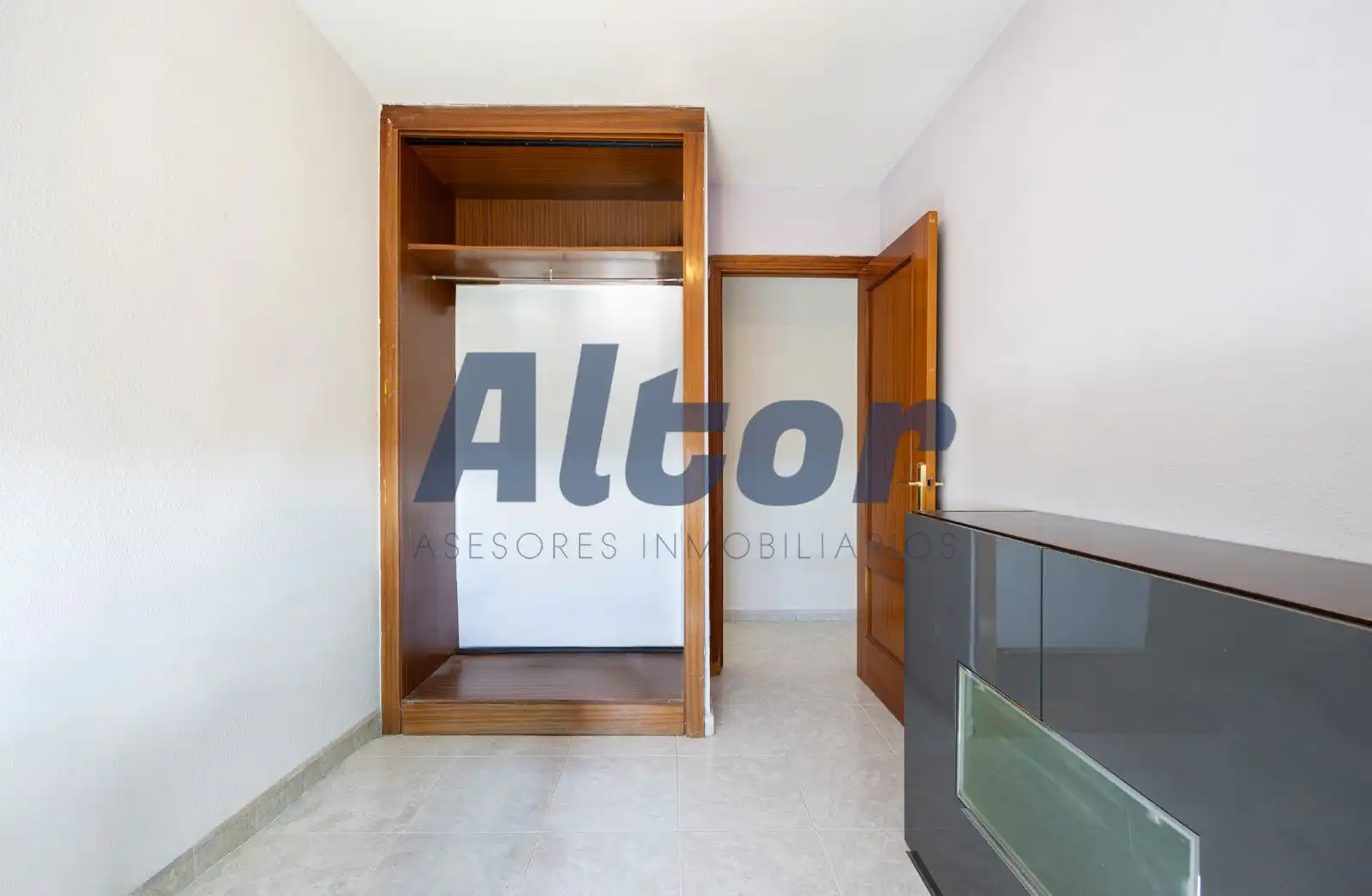 Schlafzimmer von Dachboden zum Verkauf in Fuenlabrada mit Heizung, Terrasse und Alarm