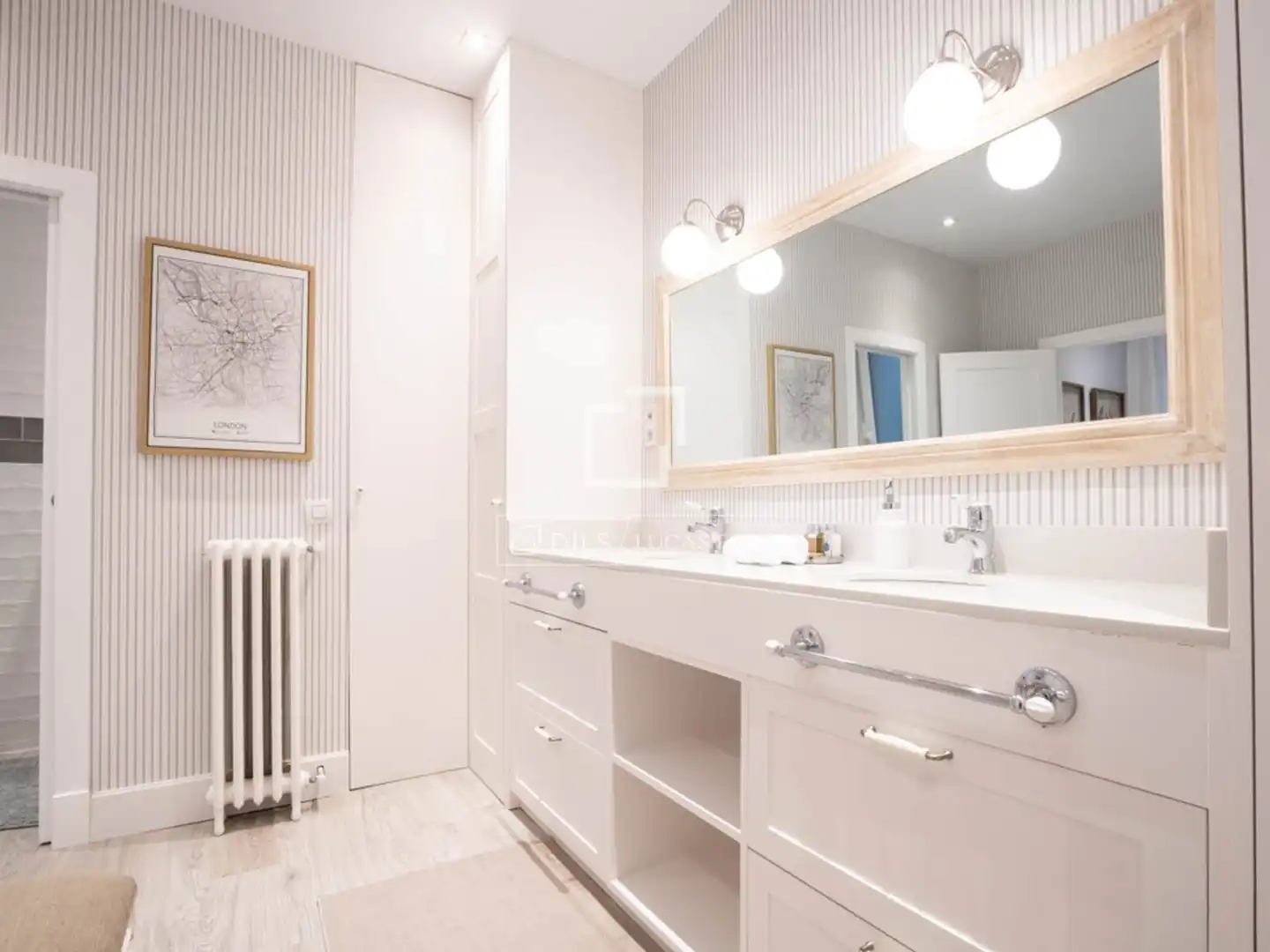 Bathroom of Flat for rent in Madrid  with Air Conditioner, Parquet flooring and Furnished