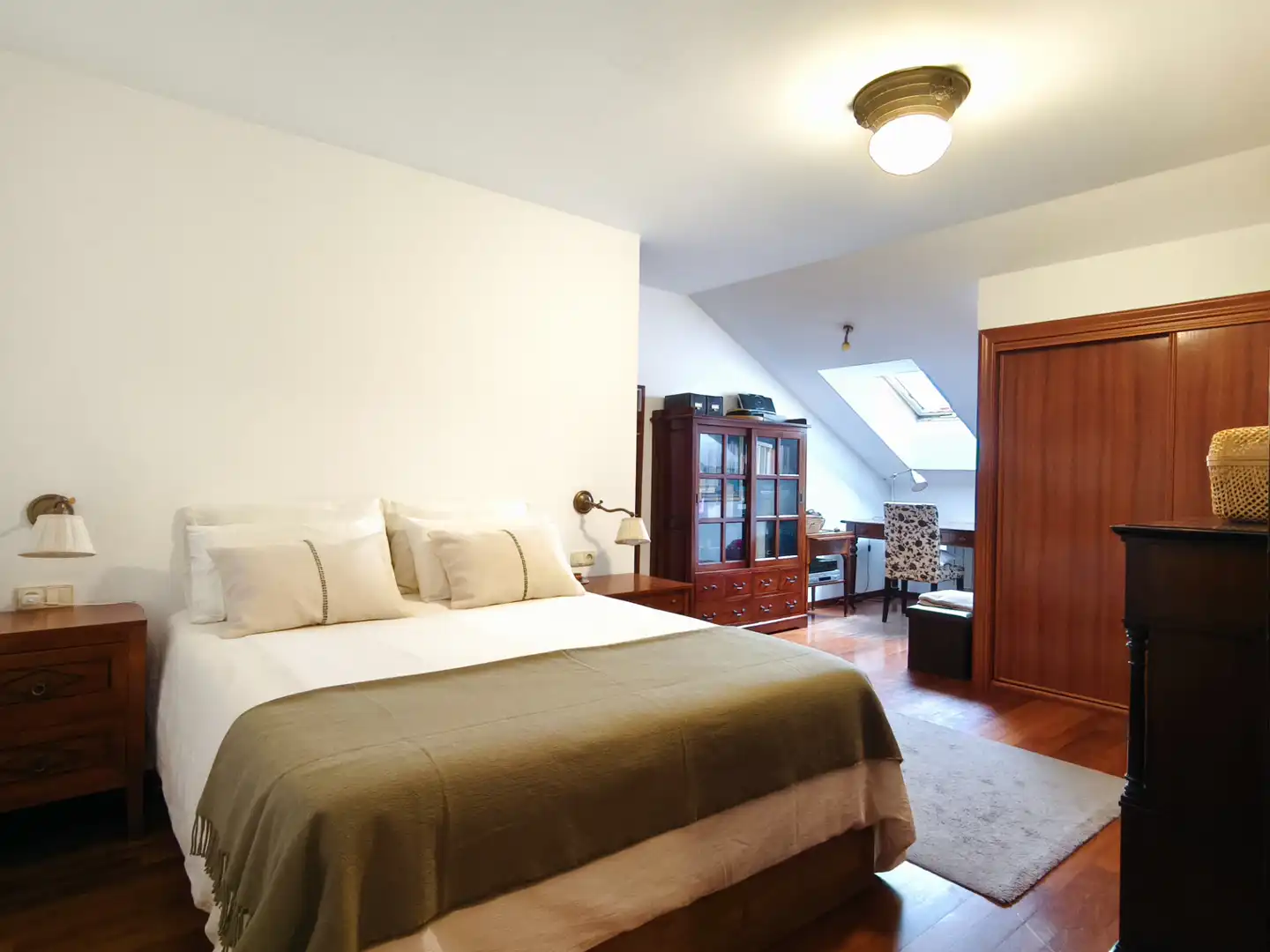 Habitación de Dúplex en venta en Santiago de Compostela  con Calefacción, Terraza y Trastero