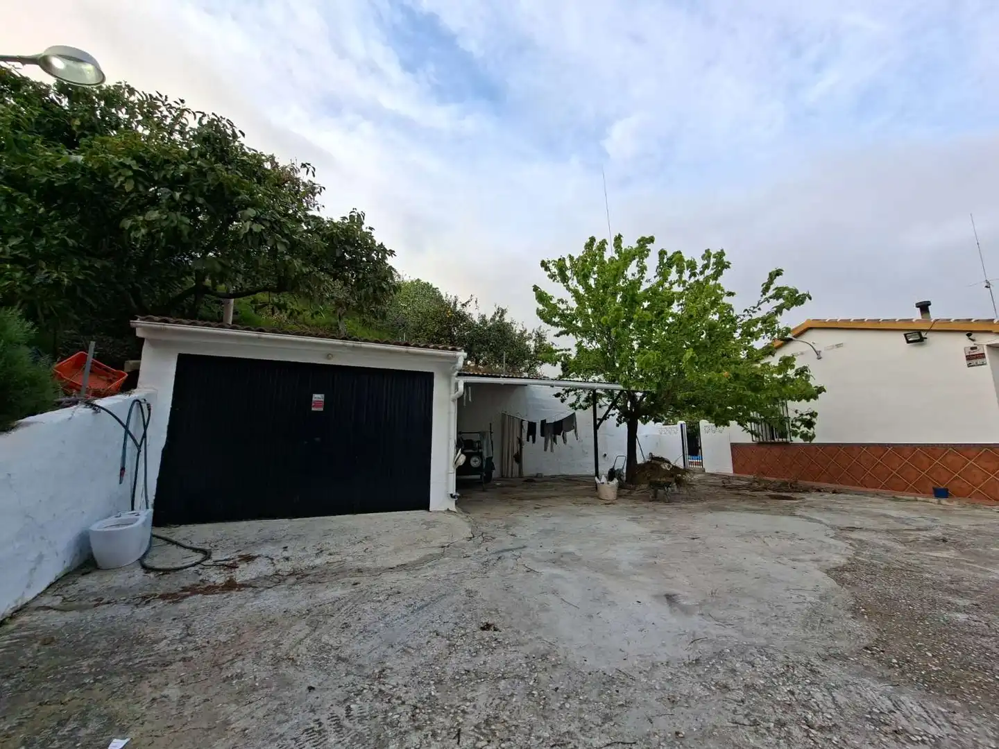 Vista exterior de Casa o xalet en venda en Viñuela amb Terrassa, Piscina i Moblat