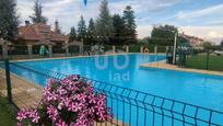 Swimming pool of House or chalet for sale in Onzonilla  with Heating and Terrace