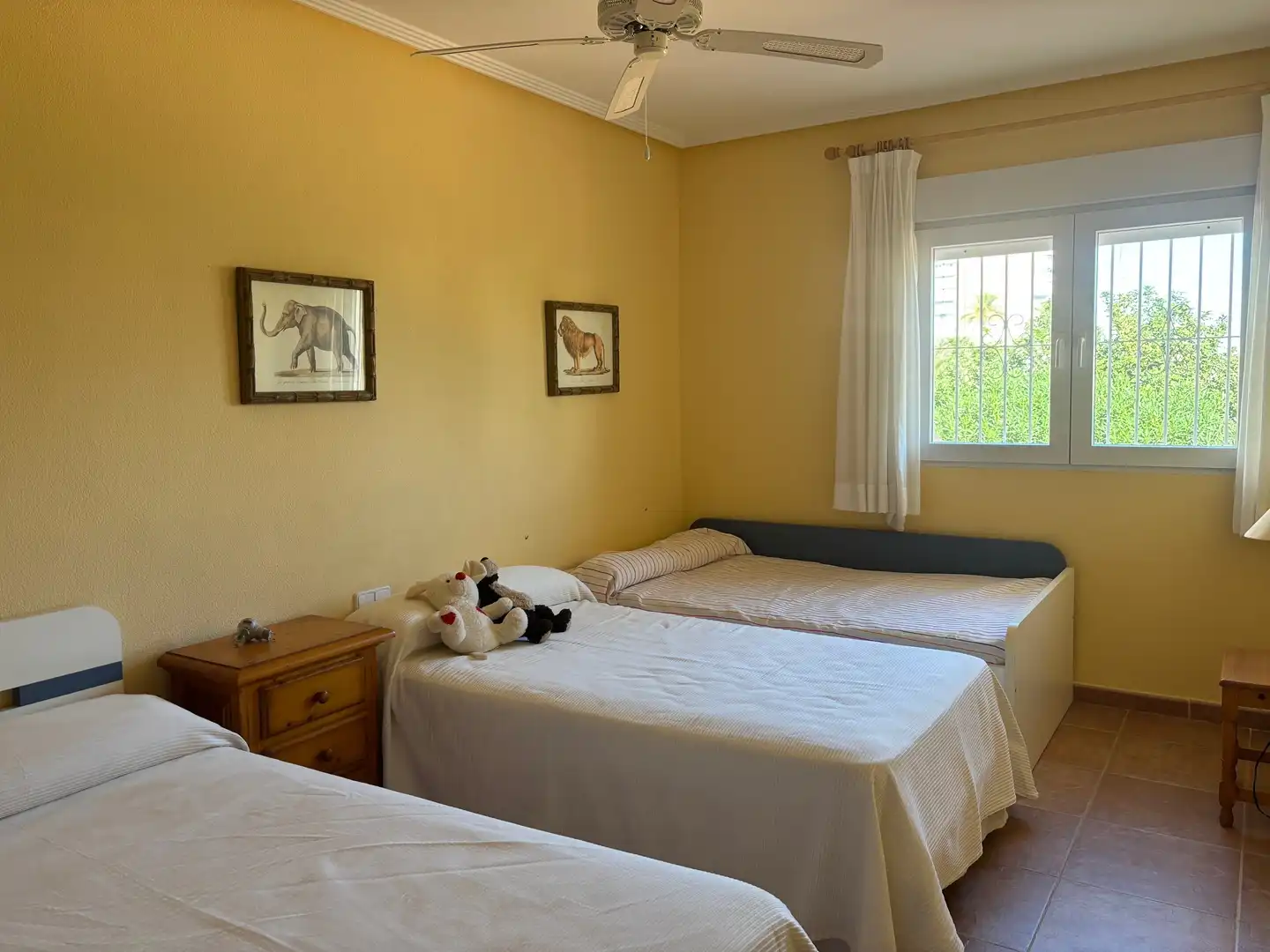 Schlafzimmer von Erdgeschoss zum Verkauf in La Manga del Mar Menor mit Klimaanlage, Privatgarten und Schwimmbad