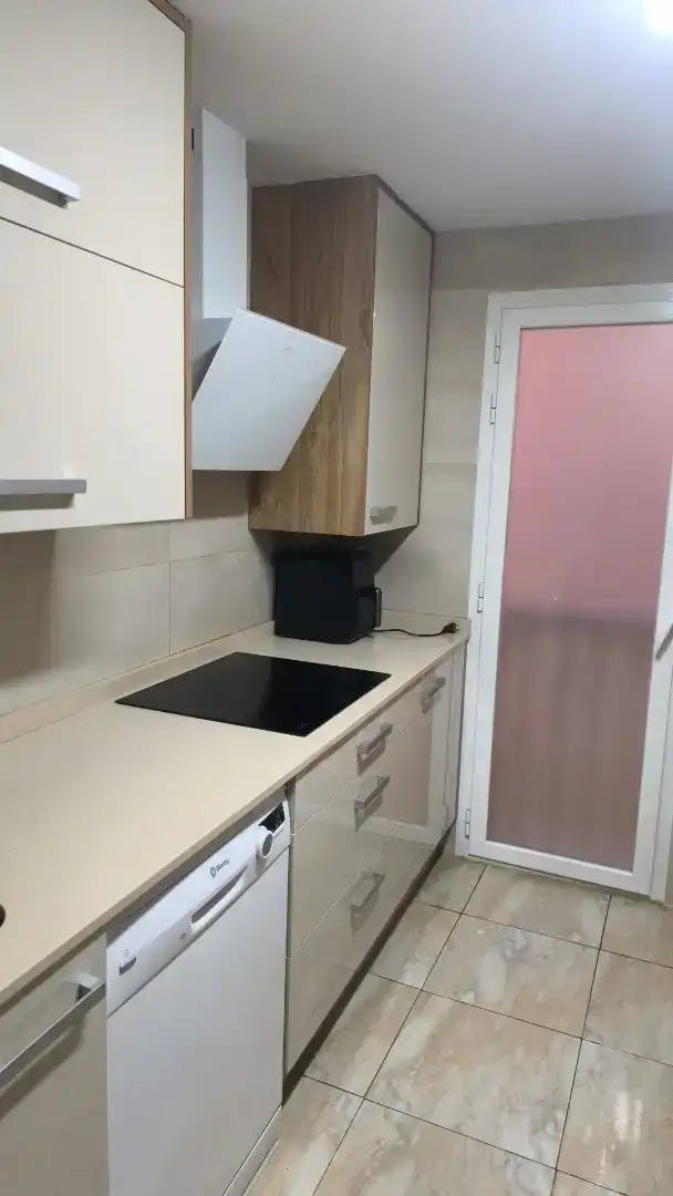 Kitchen of Flat for share in Actur-Rey Fernando