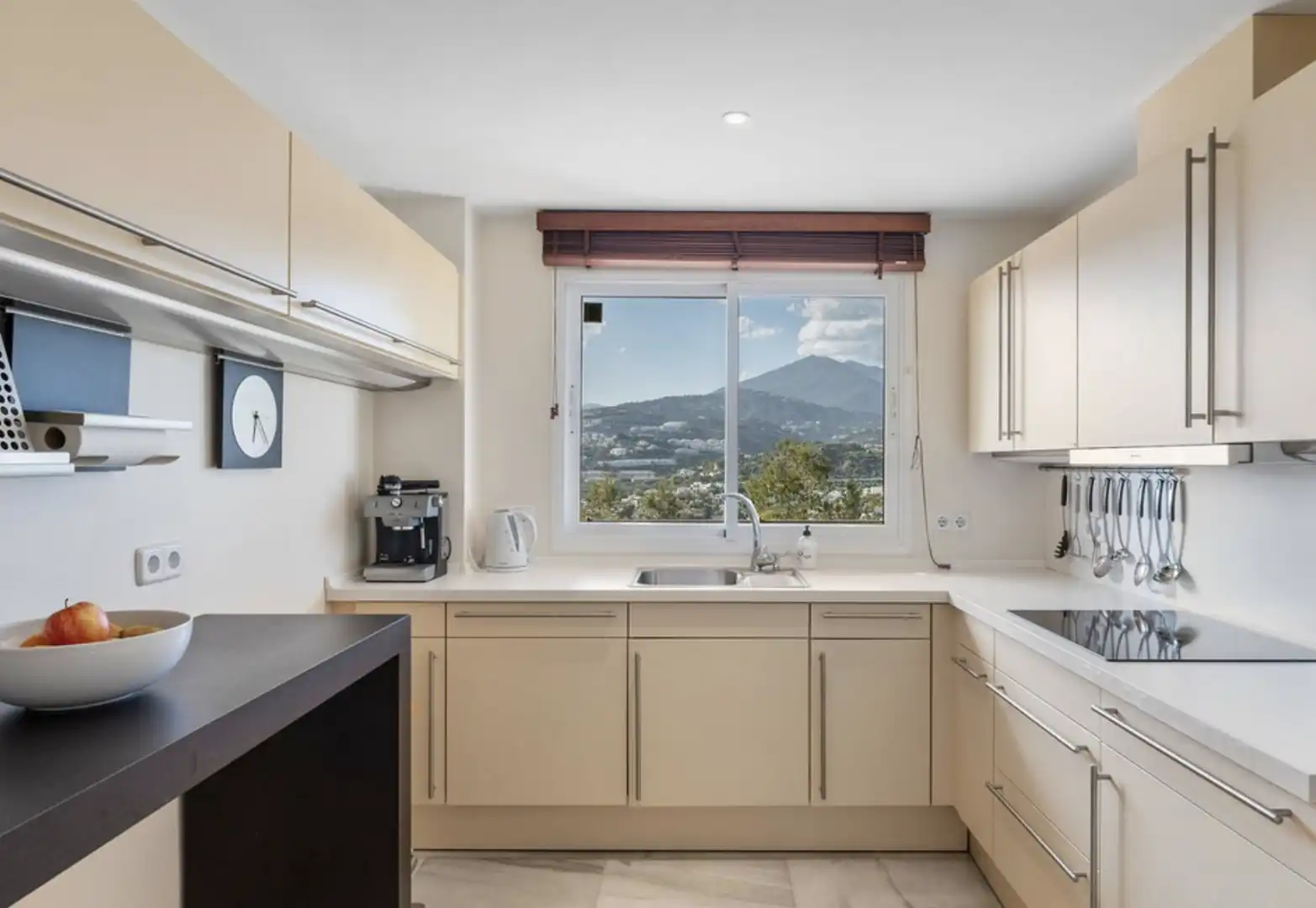 Flat with pool for sale in Nueva Andalucía, imagen 10