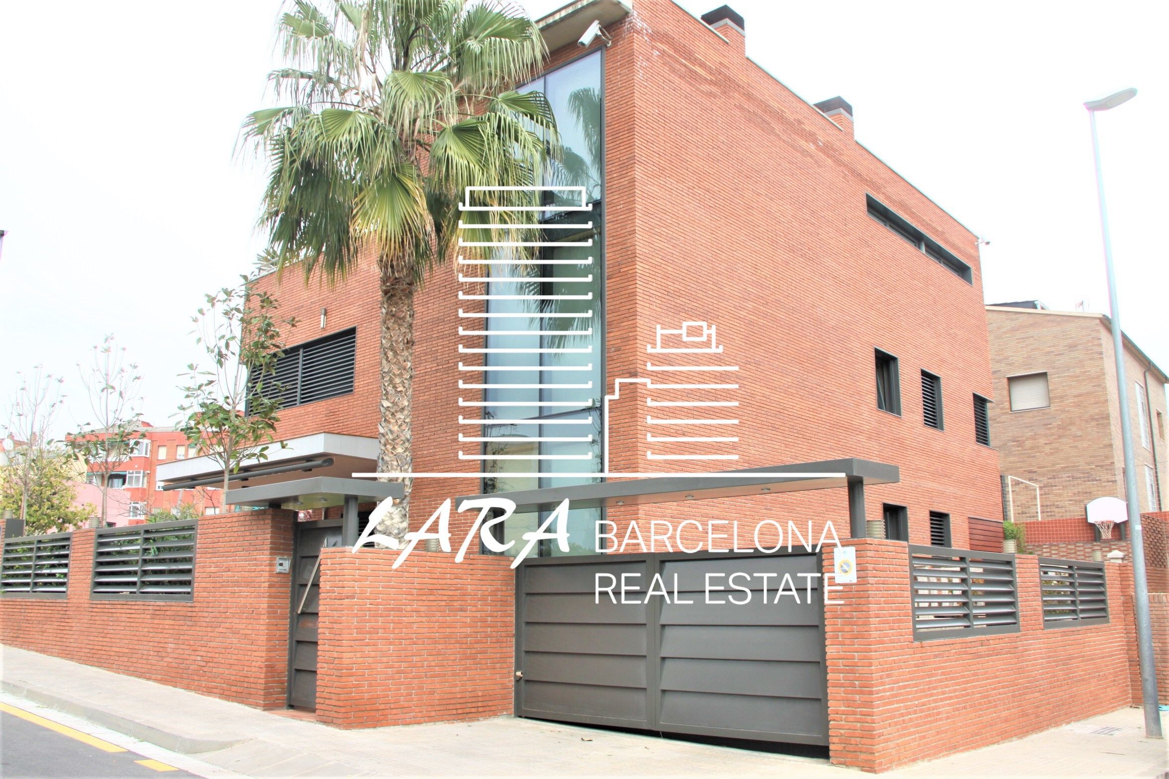Vista exterior de Casa o xalet de lloguer amb opció a compra en Viladecans amb Aire condicionat, Calefacció i Jardí privat