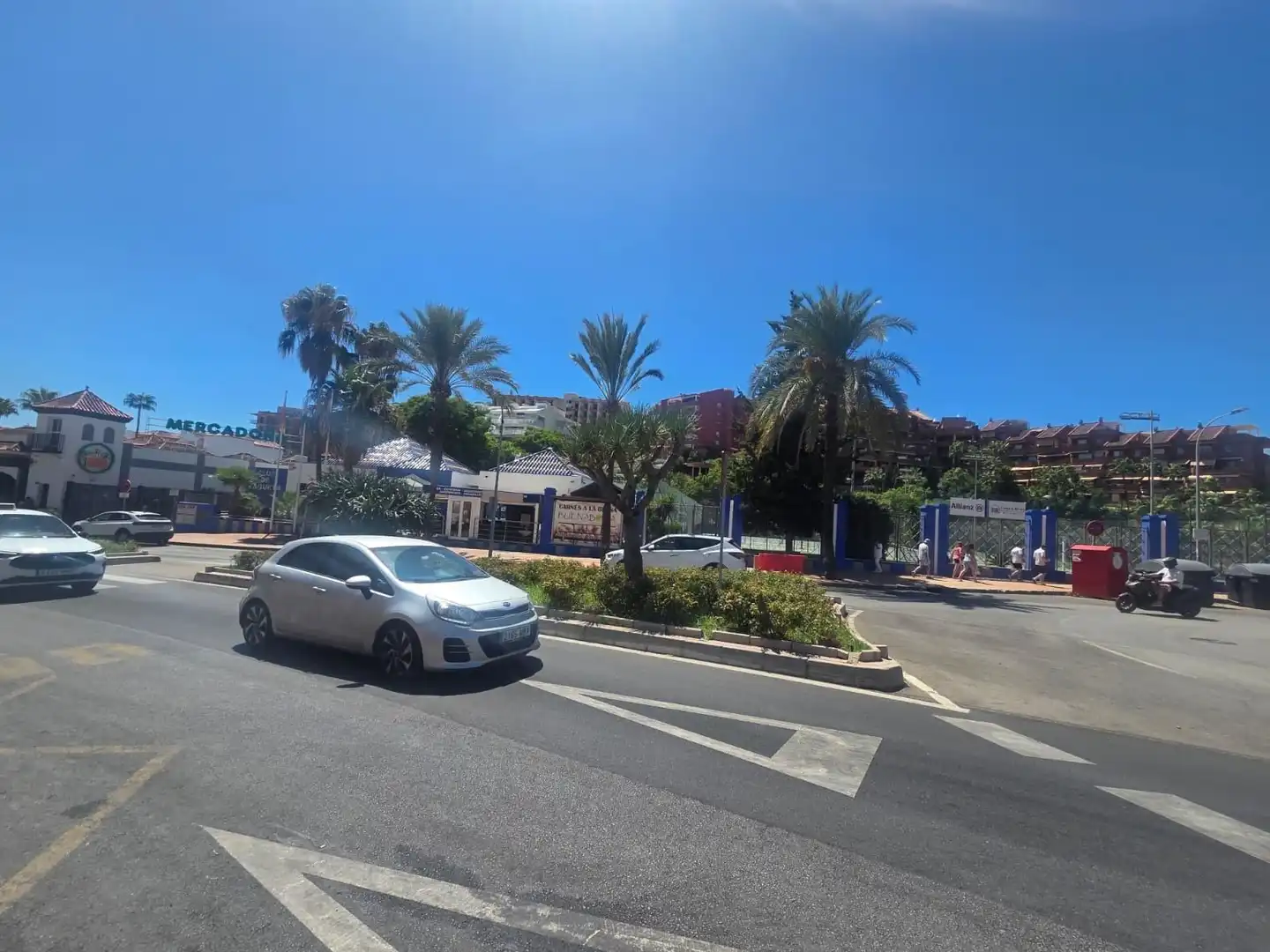 Vista exterior de Local de lloguer en Benalmádena amb Aire condicionat i Moblat