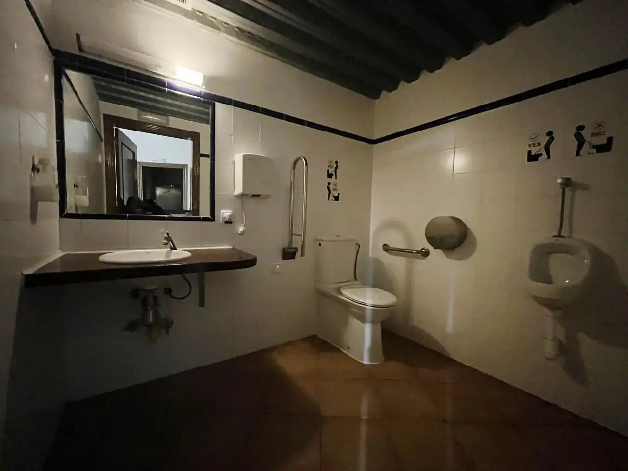 Bathroom of Commercial properties for sale in Ciutadella de Menorca  with Air Conditioner