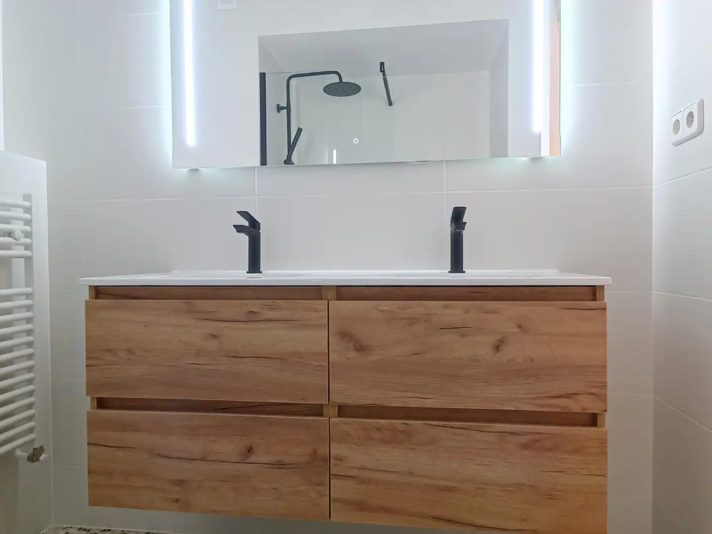 Badezimmer von Wohnung zum Verkauf in Tarragona mit Klimaanlage, Heizung und Terrasse