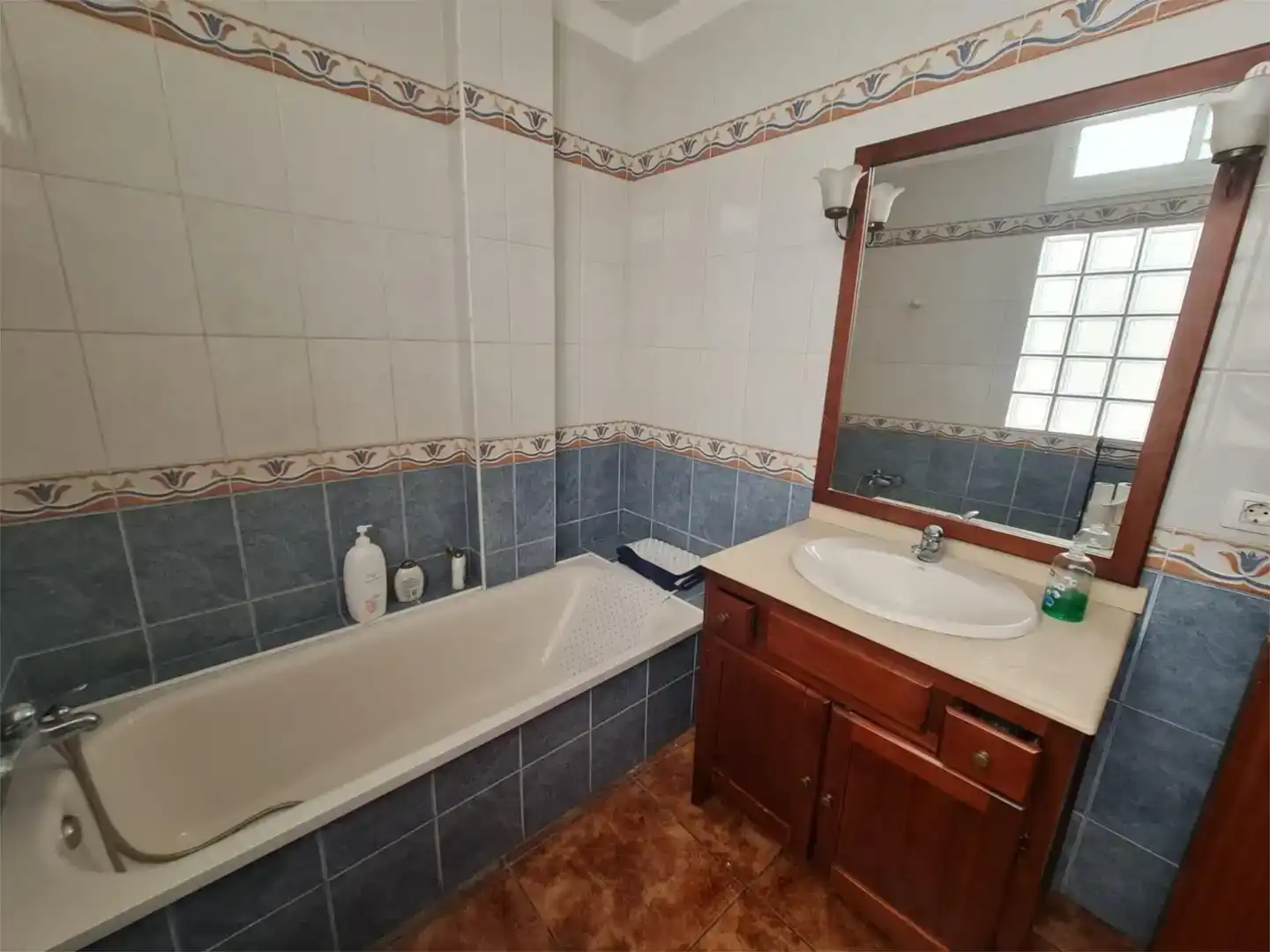 Badezimmer von Einfamilien-Reihenhaus zur Miete in La Orotava mit Möbliert, Ofen und Waschmaschine