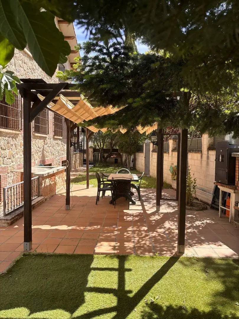 Terrassa de Casa o xalet en venda en Guadarrama amb Calefacció, Jardí privat i Parquet