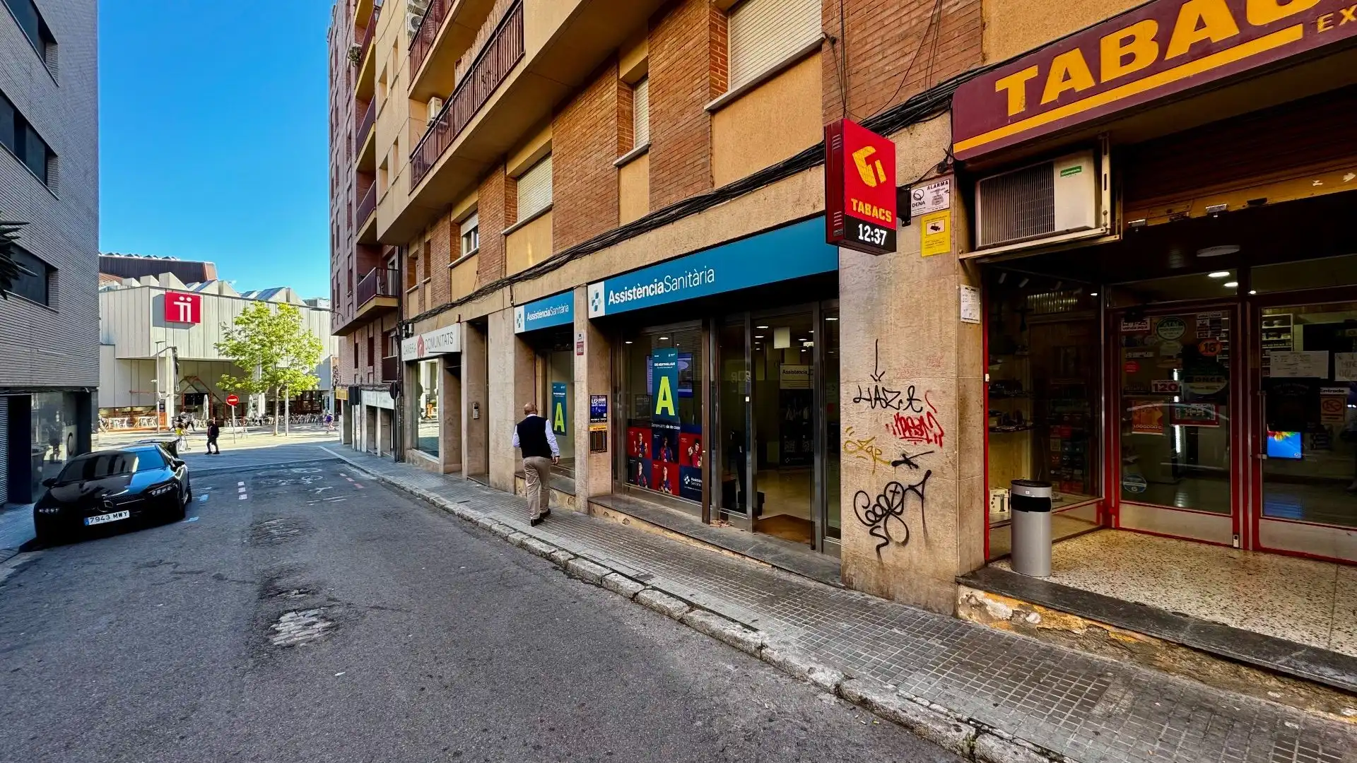 Local comercial en venda a VÁZQUEZ DE MELLA 3